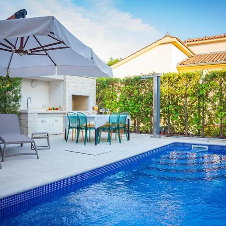 Villa Medea In Vabriga - Haus Fuer 4 Personen *